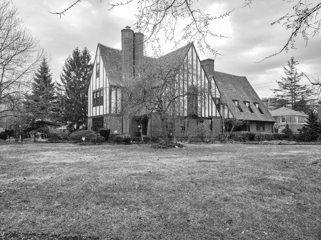 Contemporary photograph of 19600 South Woodland Road/3076 Kingsley Road