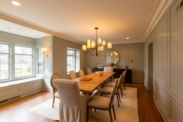 Contemporary photograph of dining room of Van Sweringen Gatehouse, 17715 Shaker Boulevard