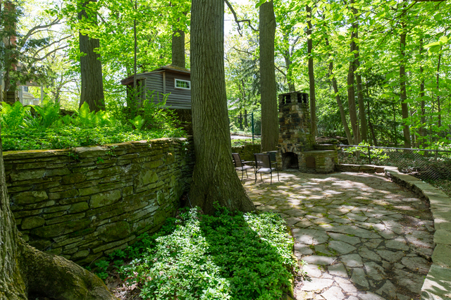 Contemporary photograph of view of bluff from Lucretia Prentiss House