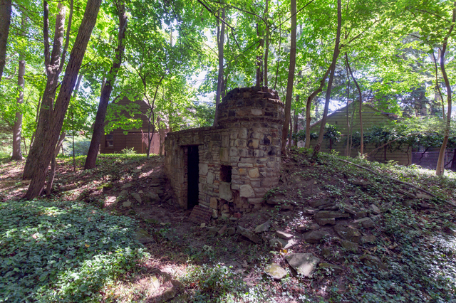 Contemporary photograph of an outbuilding fabricated from stones from Inglewood Quarry