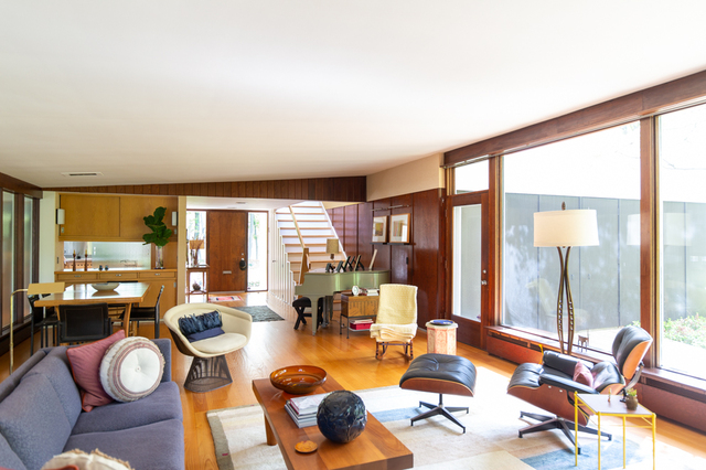 Contemporary photograph of living room at the Jaffee House