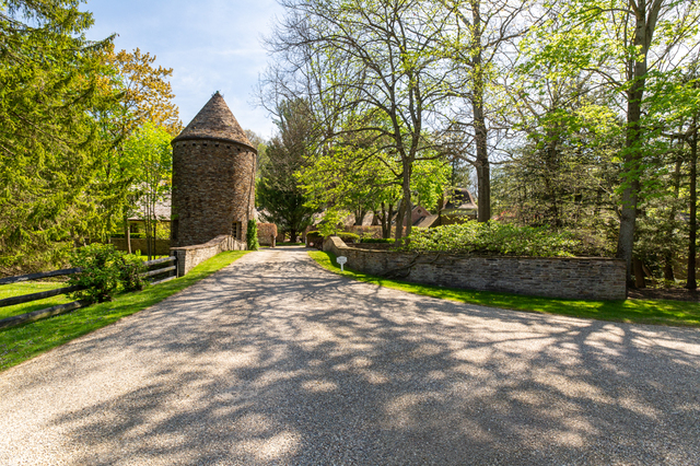 Contemporary photograph of Daisy Hill Gatehouse and garden