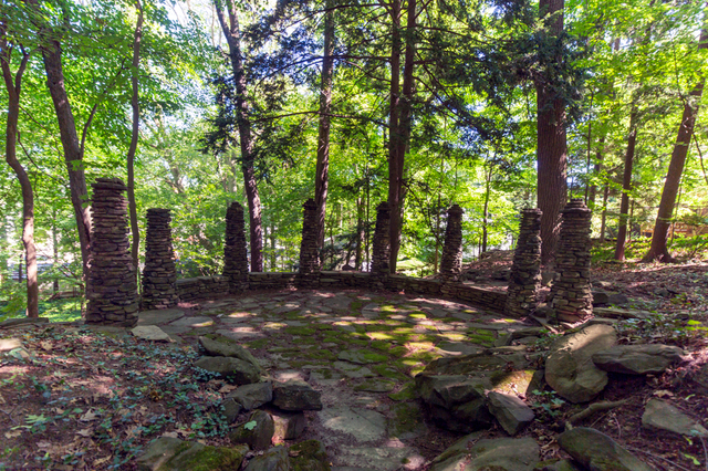 Contemporary photograph of remains of the "Twin Oaks" Rotunda